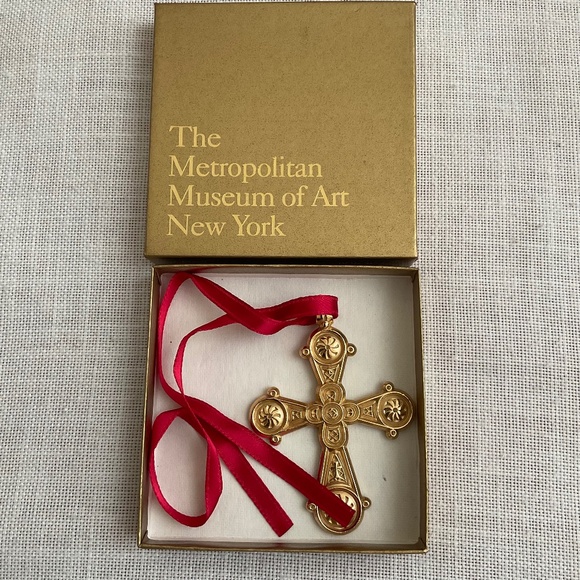 Metropolitan Museum Of Art Jewelry - •MMA The Metropolitan Museum Of Art Cross Pendant Designer NEW IN BOX